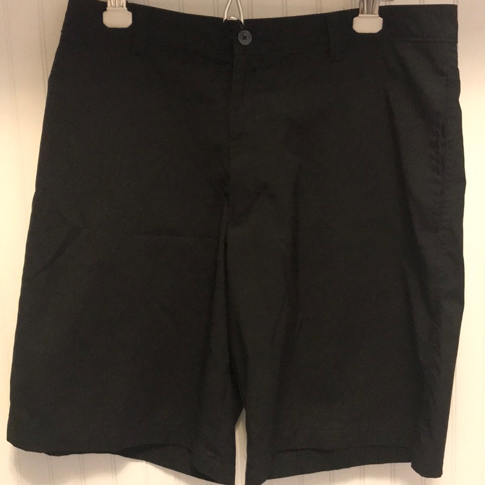 Men’s 34 Champion C9 black golf shorts
